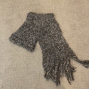Bay sky knit scarf